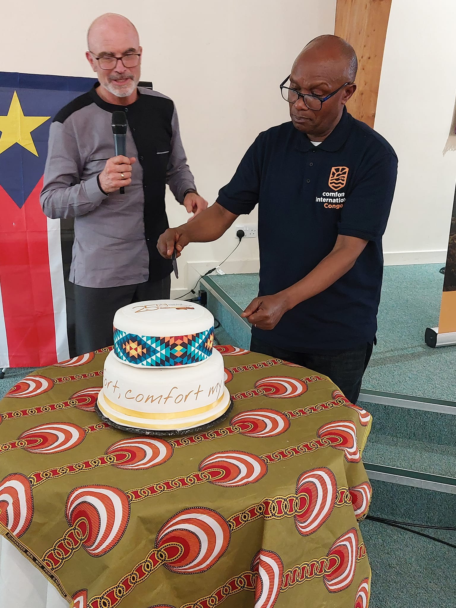 Dieudonne cutting cake (1)